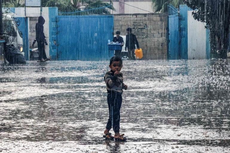 تحذير من كارثة بعد قصف محطة الصرف الصحي في غزة