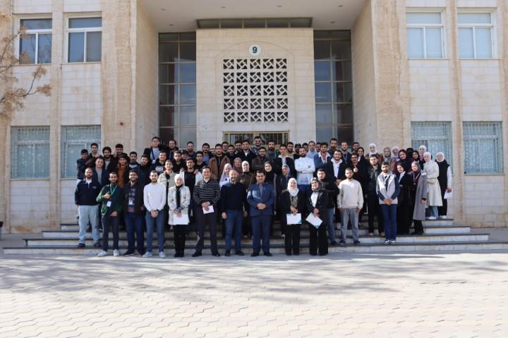 كلية العلوم وتكنولوجيا المعلومات في جامعة الزيتونة تنظم فعالية (ساعة برمجة العالمية)